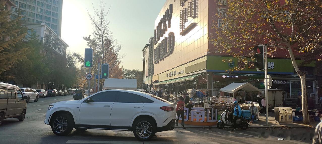 【新鲜直达】昆明街商圈焕发新生，生鲜市集带来秋日购物热潮！

前几天路过昆明街，