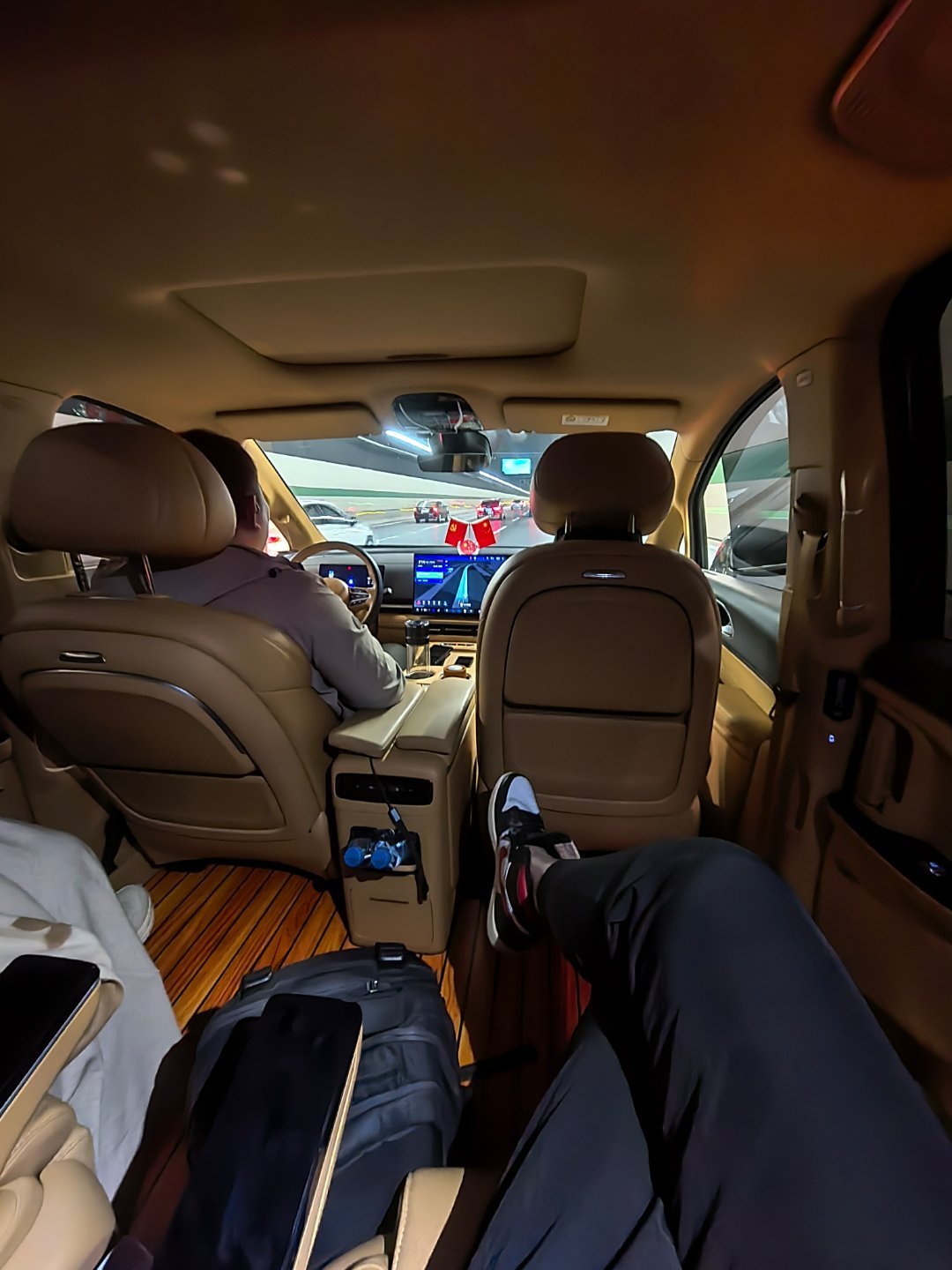 去拍岚图泰山了[色][色]作为岚图车主，我会怎么点评岚图最顶的一台车？ ​​​