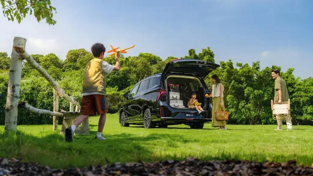 东风风行星海 V9为何三个月破万？

    堪称“价格屠夫”。作为豪华MPV，