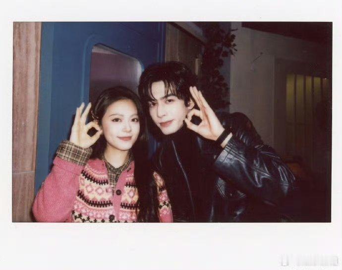 赵今麦宋威龙hi6拍立得救命！看到他俩一起比手势，我直接露出姨母笑你好星期六