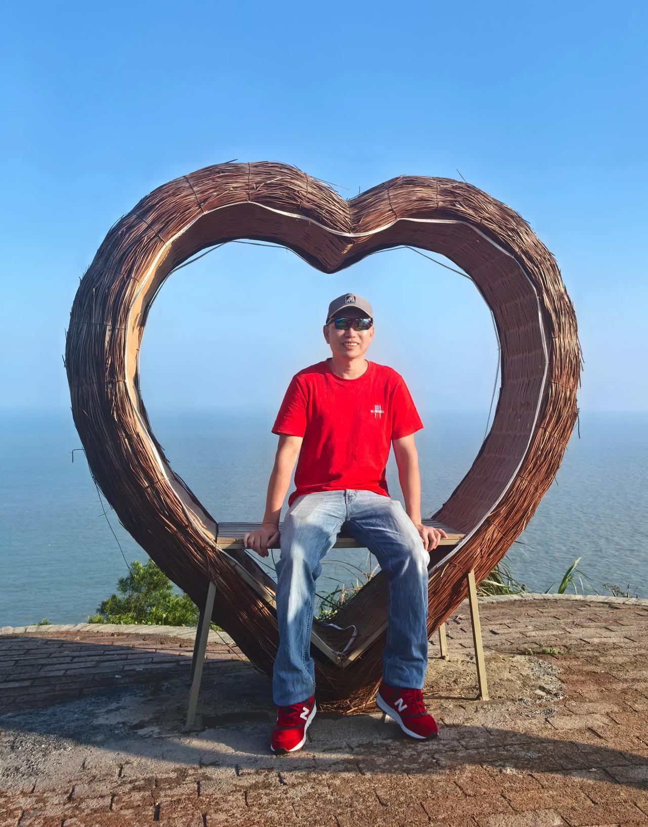 #炒股最大的风险是什么?#
很乐意回答这个问题。

炒股最大的风险：您的本金大幅