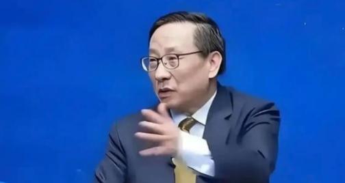 万斯曾向中国暗示，若中方不接受关税相关要求，便扬言考虑战争。话音刚落，中国学者高