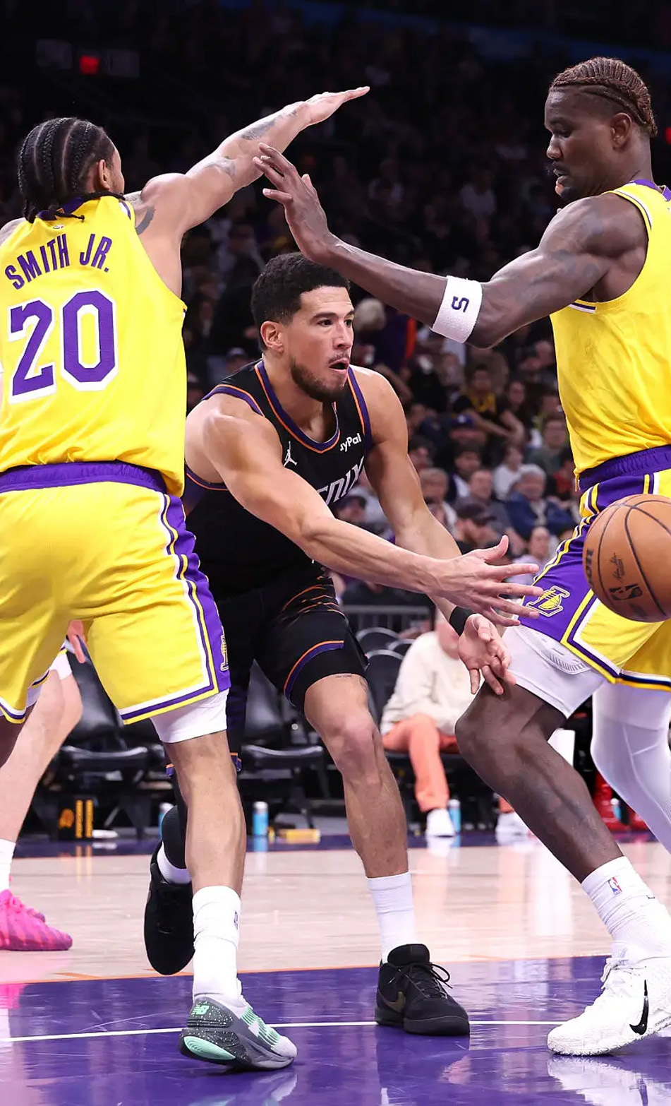 德文·布克 · Nike Book 2登场27分钟 14投7中21分 2篮板 1