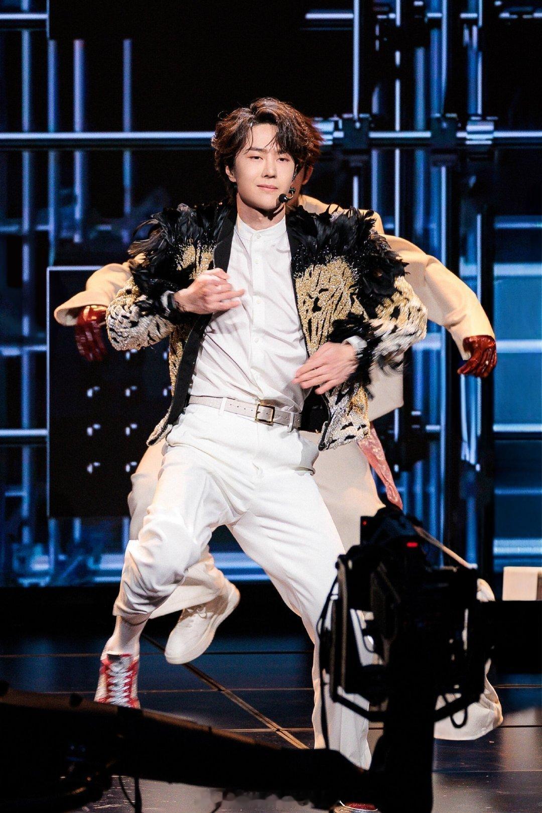 王一博坦言舞台总是不完美的可是你永远可以相信王一博！！ 