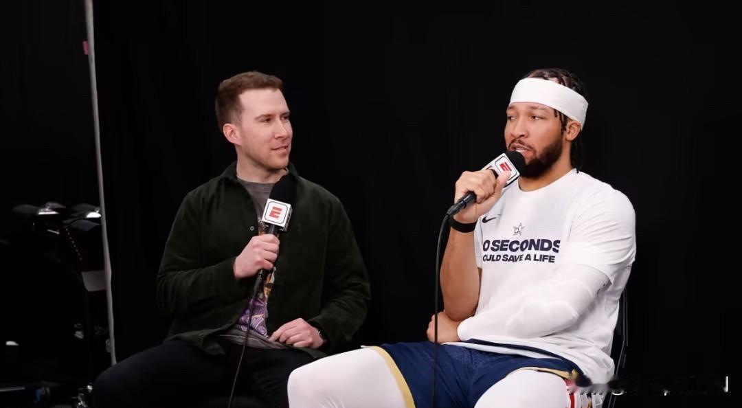 NBA全明星媒体日，尼克斯球员布伦森接受了媒体的采访。

问：你对塔图姆有可能在