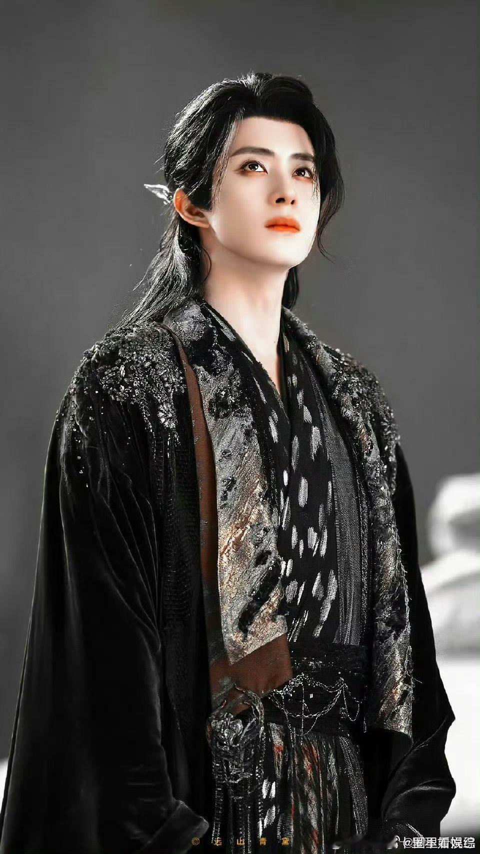 梵樾永远在失去  梵樾一生悲惨，少时历经磨难。成为妖王仍心怀慈悲，可珍视之物总消