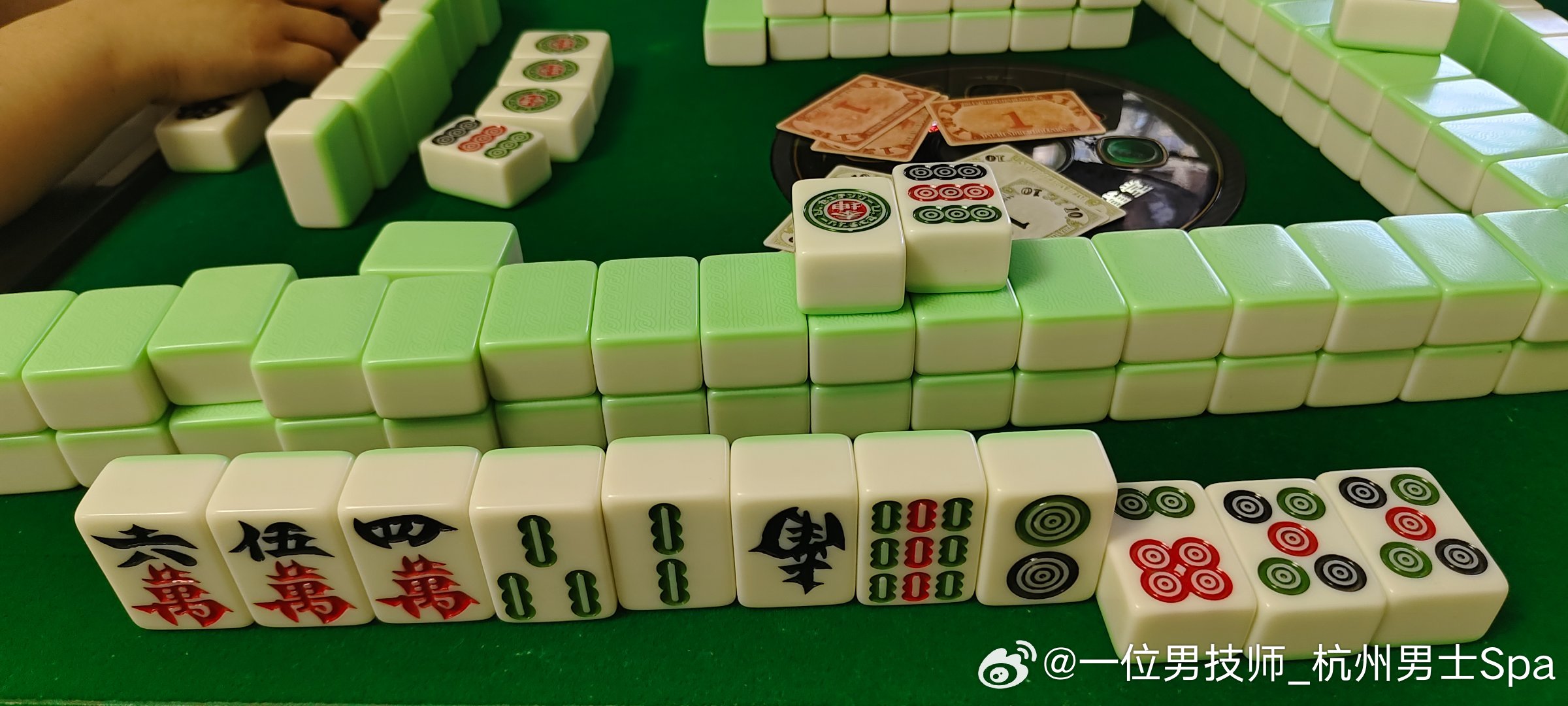回家第一件事，和家人一起打麻将 