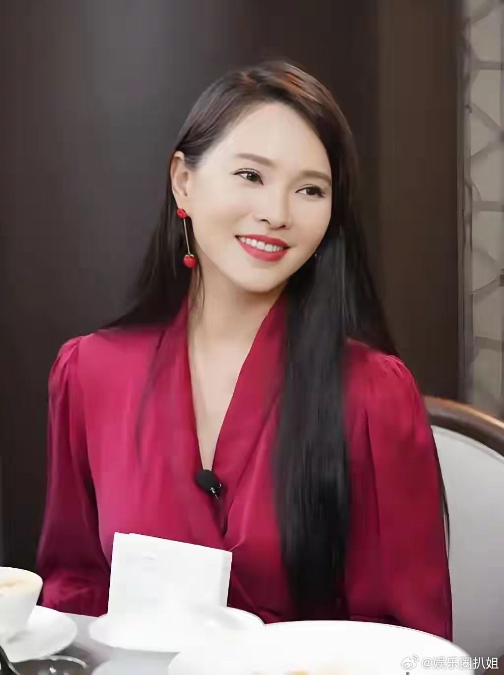 伊能静底子不基础生图就不基础伊能静，这位年过50岁的女星，她的容颜看上去比实际年