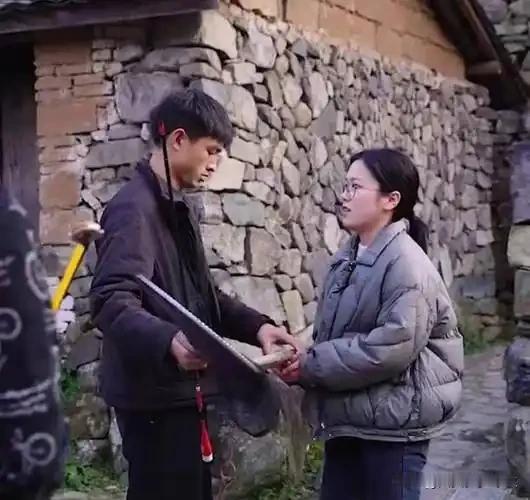 任小月大概是全网最幸福的女生吧！她的老公阿丁虽然不是富豪，也没有什么甜言蜜语，但