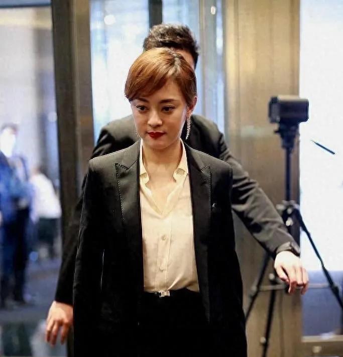 孙俪的女儿，太让人意外了！

1月9日，向来低调的孙俪在社交平台发文，并高调晒出