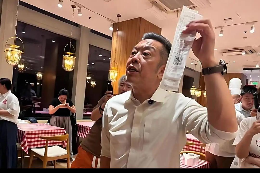 日损百万+靠安眠药入睡！
58岁贾国龙硬刚罗永浩，
3个月后两条退路太意外！
 