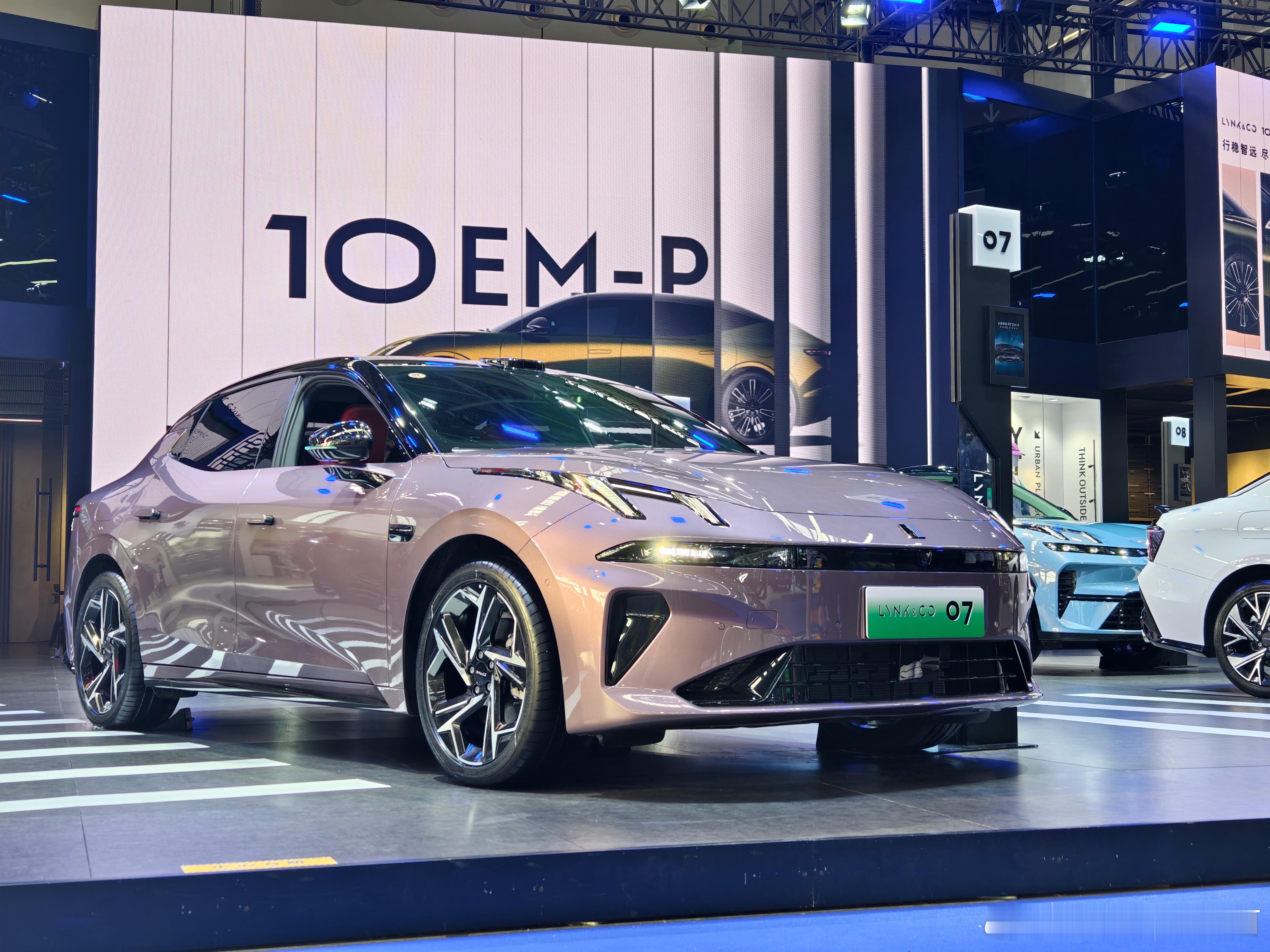 好东西要让更多人知道。领克商城今天上架了老款领克07 和领克08 的辅助驾驶小蓝