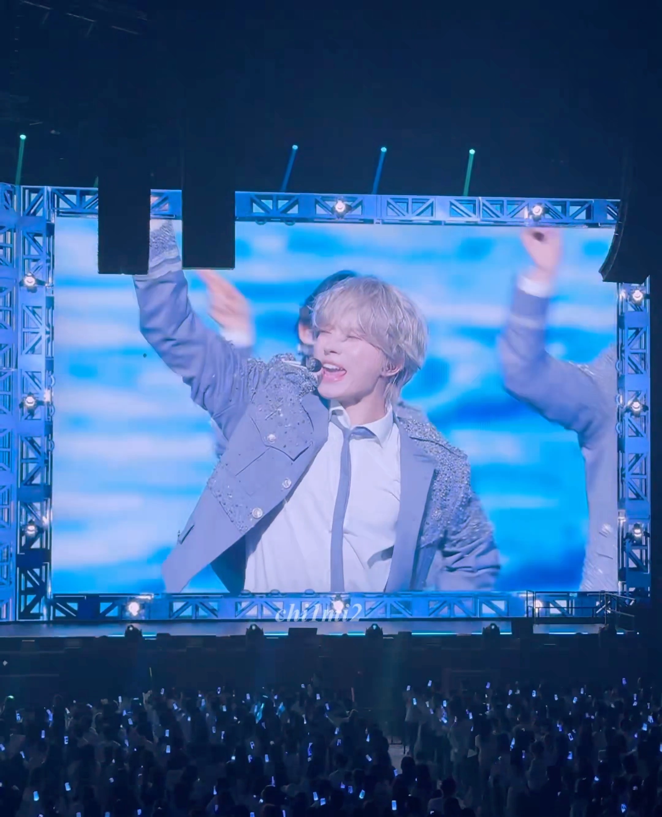 今天大屏上漂亮的银发小卷毛QwQ*chi1mi2260913 神奈川Day2 ​
