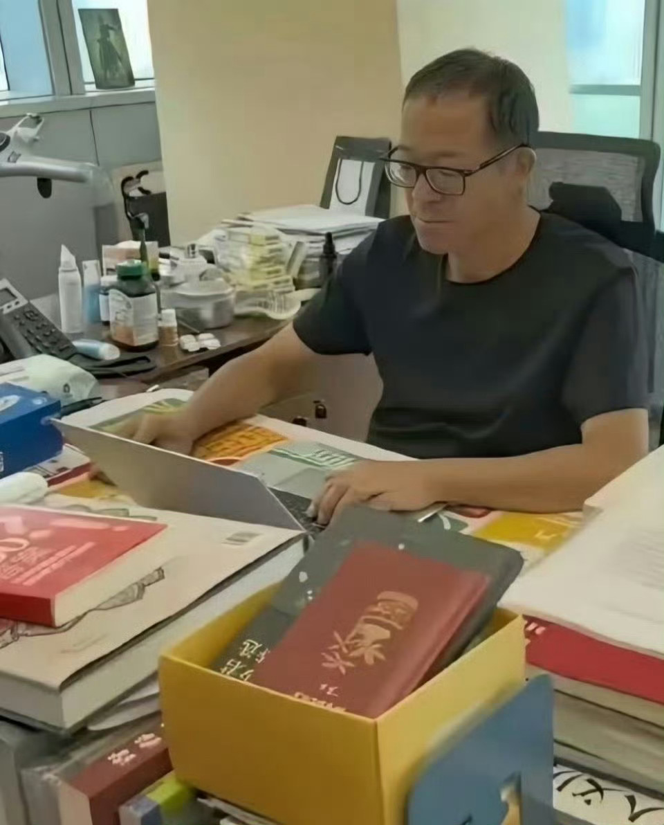 左边是董宇辉的办公室右边是俞敏洪的办公室说明什么？🤔🤔 
