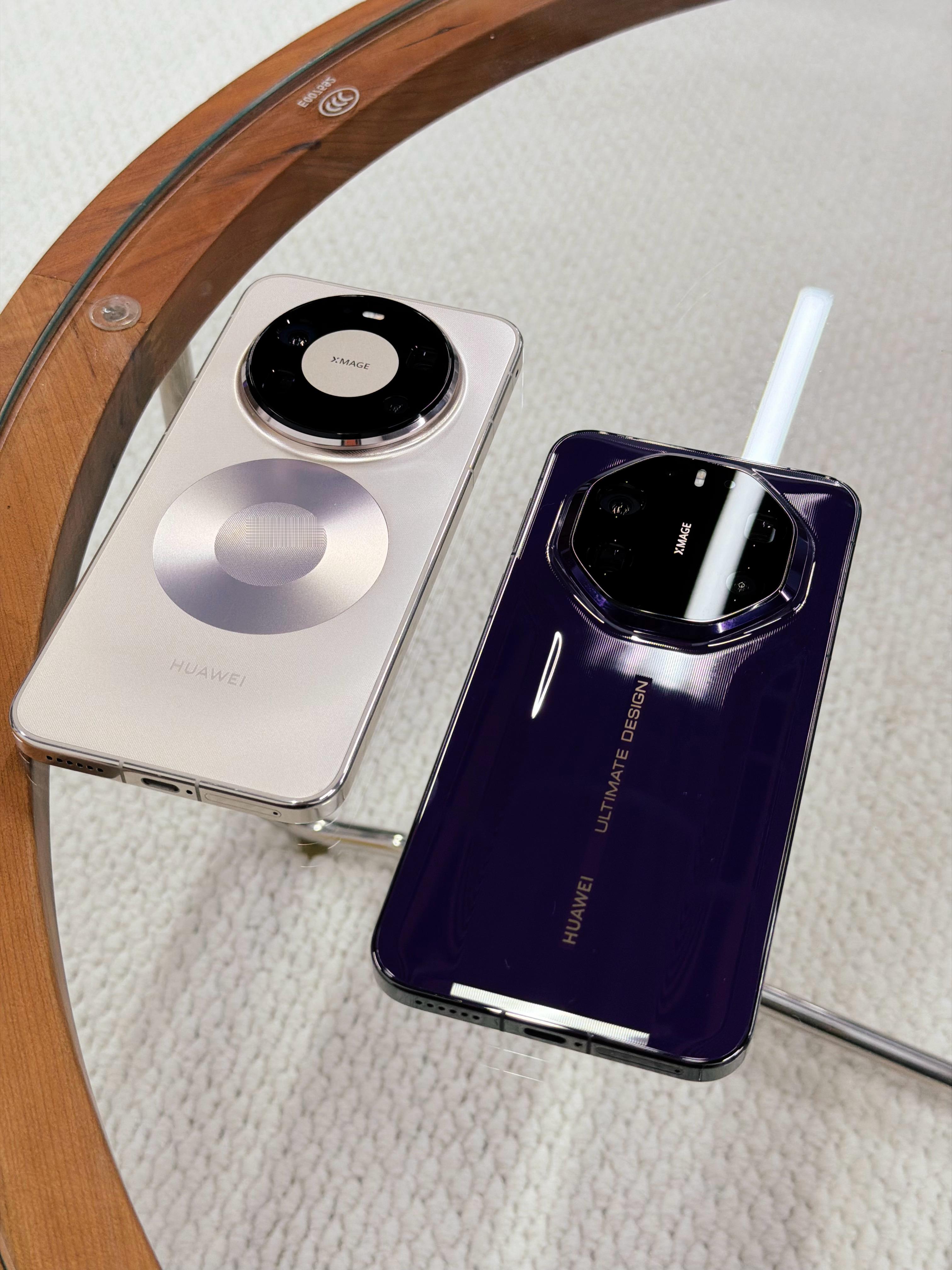 华为 Mate 80 RS 非凡大师，是真的帅