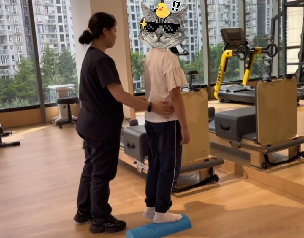 #扁平足# 【孩子发育过程中足弓塌陷造成扁平足怎么办？】【运动后脚踝出现疼痛】1