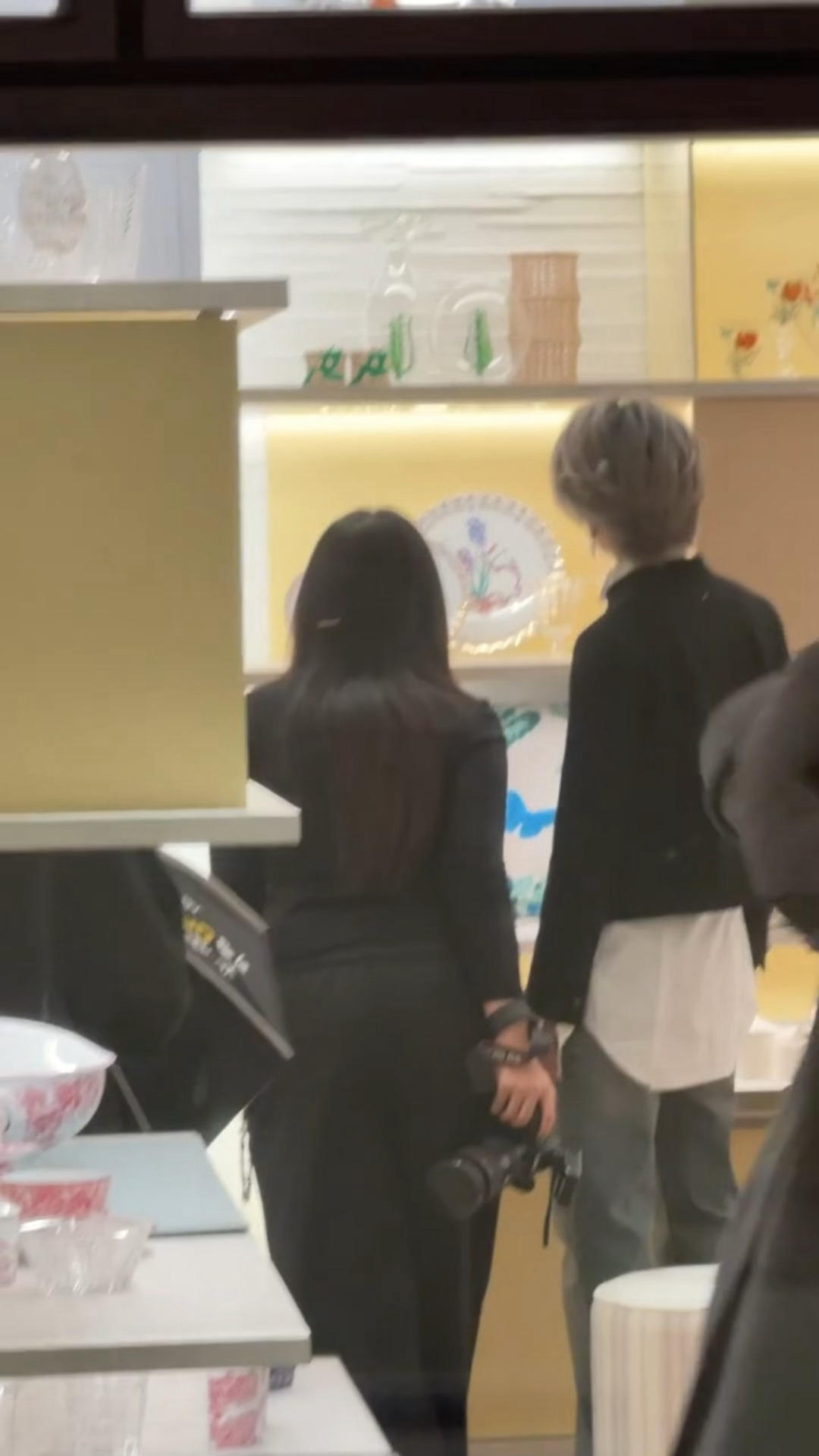 网友在三里屯偶遇了刘雨昕！好漂亮三里屯偶遇刘雨昕 网友三里屯偶遇刘雨昕