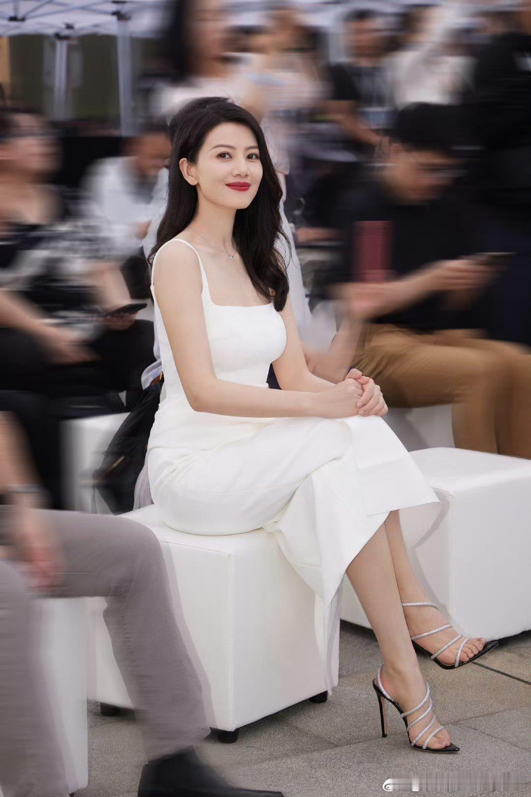 高圆圆行程再赶也挡不住干饭翻看高圆圆的vlog总能静下心，不追赶节奏用心干饭，认