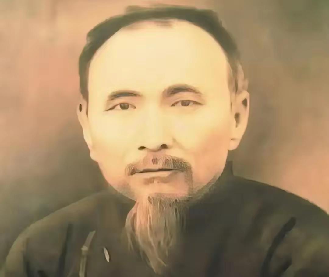 1935年，66岁的杜心五被日军抓捕。然而，他仅用两根鸡骨就撬开了手铐和牢门并成
