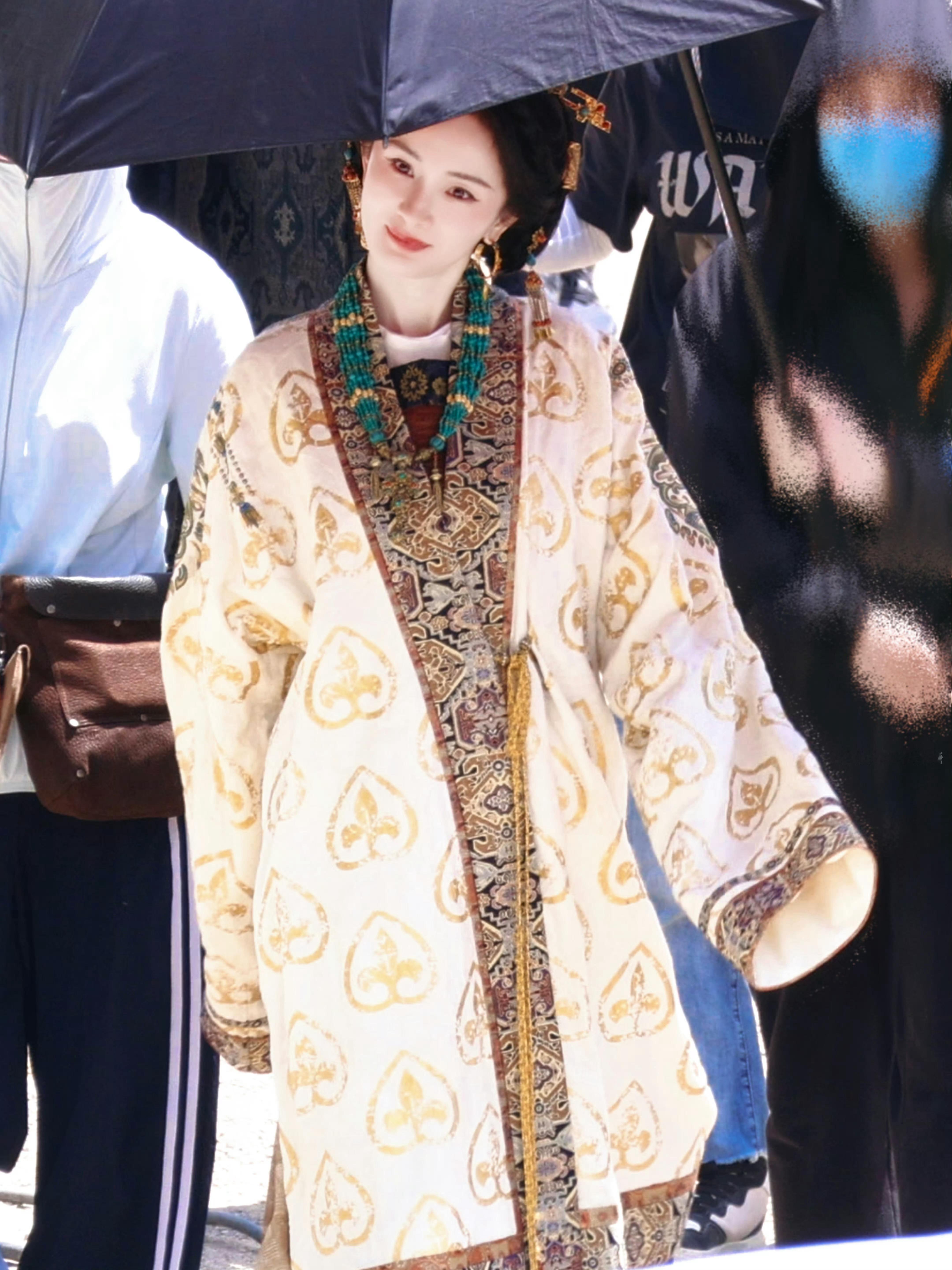 杨幂脸上烫伤还没好 低温烫伤好的会慢一点，感谢大家对小幂的关心，大家使用蒸汽眼罩