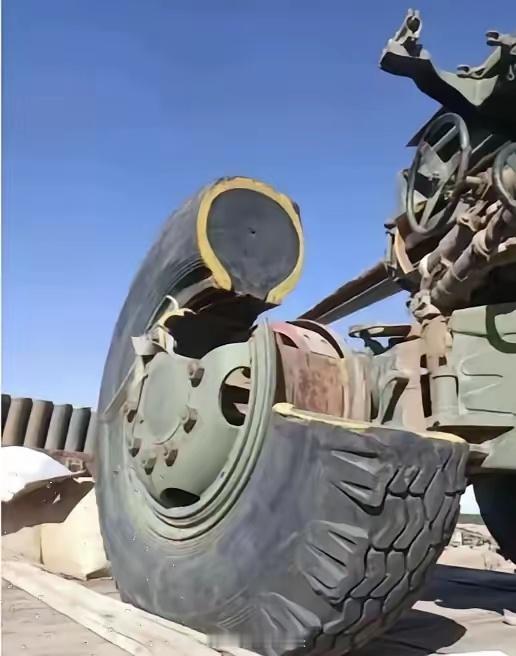 实心轮胎配电磁悬挂，越野车用这配置完美吧 