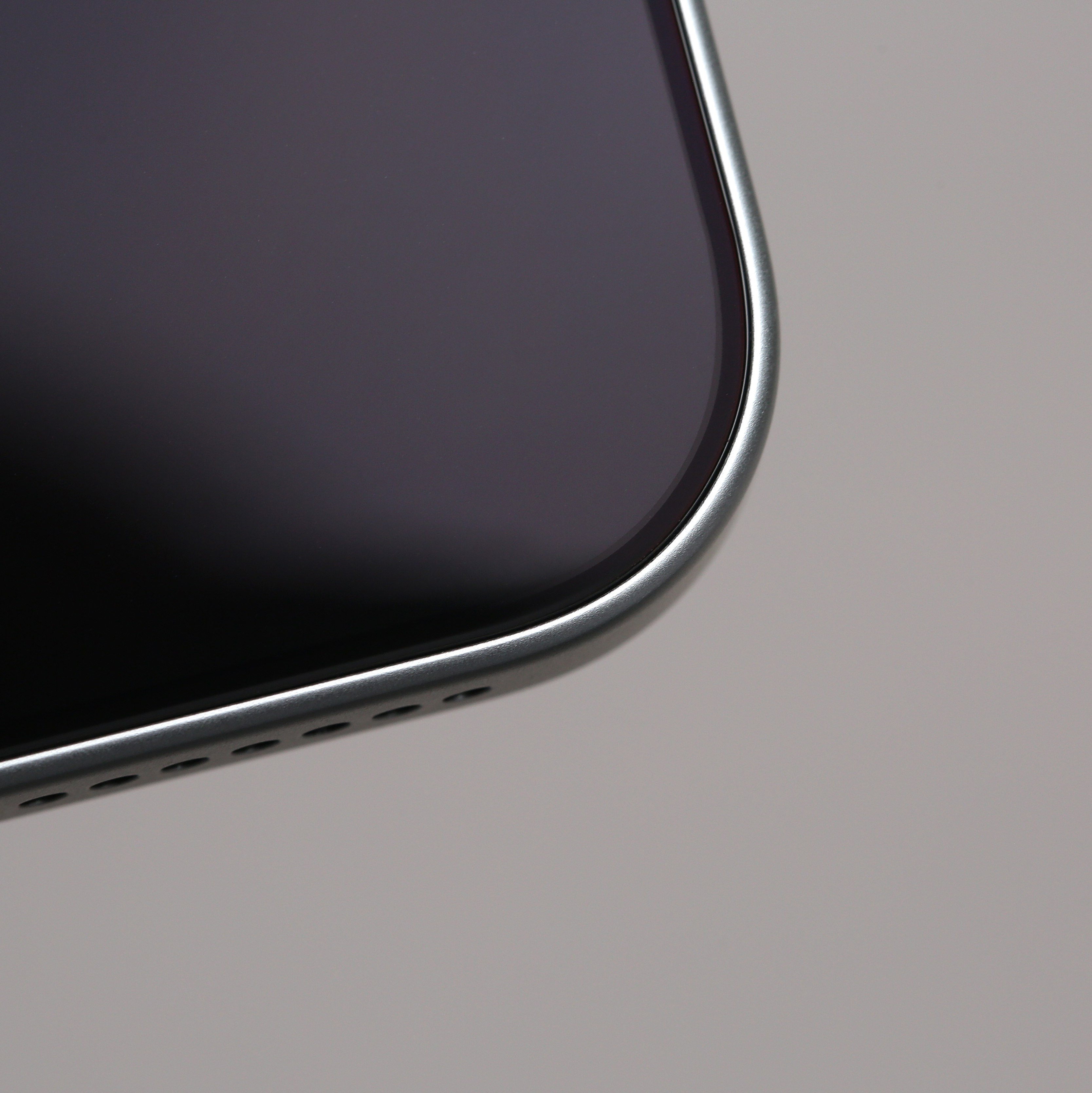 看到有朋友在咨询小米 17 系列有没有见峰 1:1，咱再来晒几张图看这息屏状态实