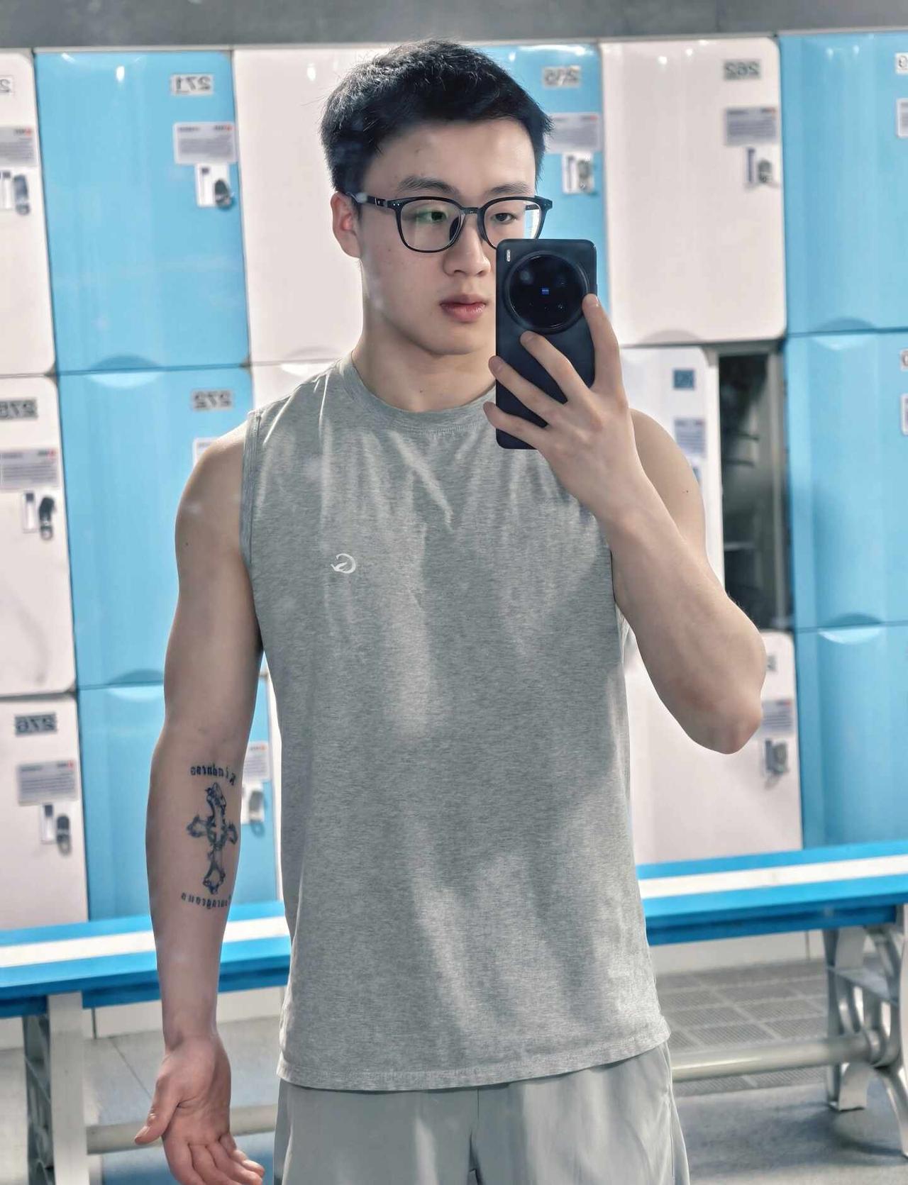 左滑看nei nei
北京 向左滑一下 肌肉