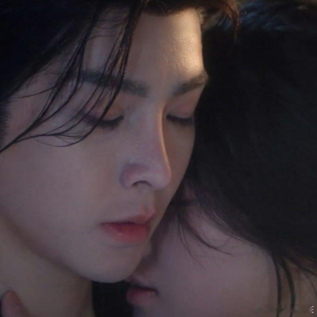 纪伯宰明意浴池吻救命！《入青云》浴池吻也太绝了吧！纪伯宰明意一靠近，我就心跳加速