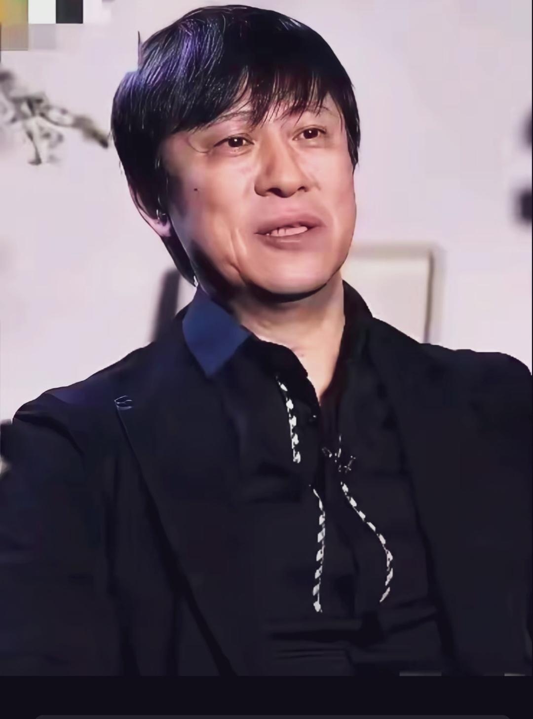 曾经红极一时的著名歌手，你还能看出他是谁吗？