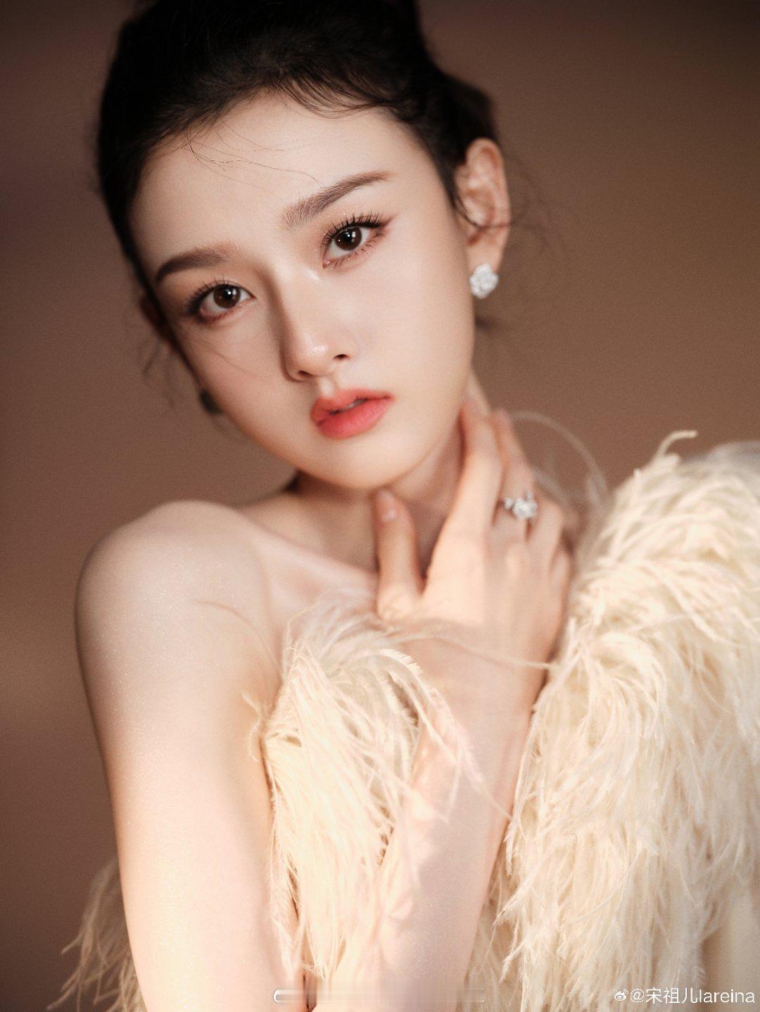 宋祖儿工作室辟谣的重点居然是和刘宇宁的绯闻，强调和刘宇宁是朋友，也是关系友好的合