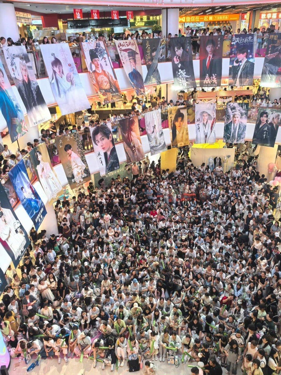 成毅赴山海剧宣活动什么时候播出？因为某些恶性竞争，赴山海播出一波三折，现在剧宣启
