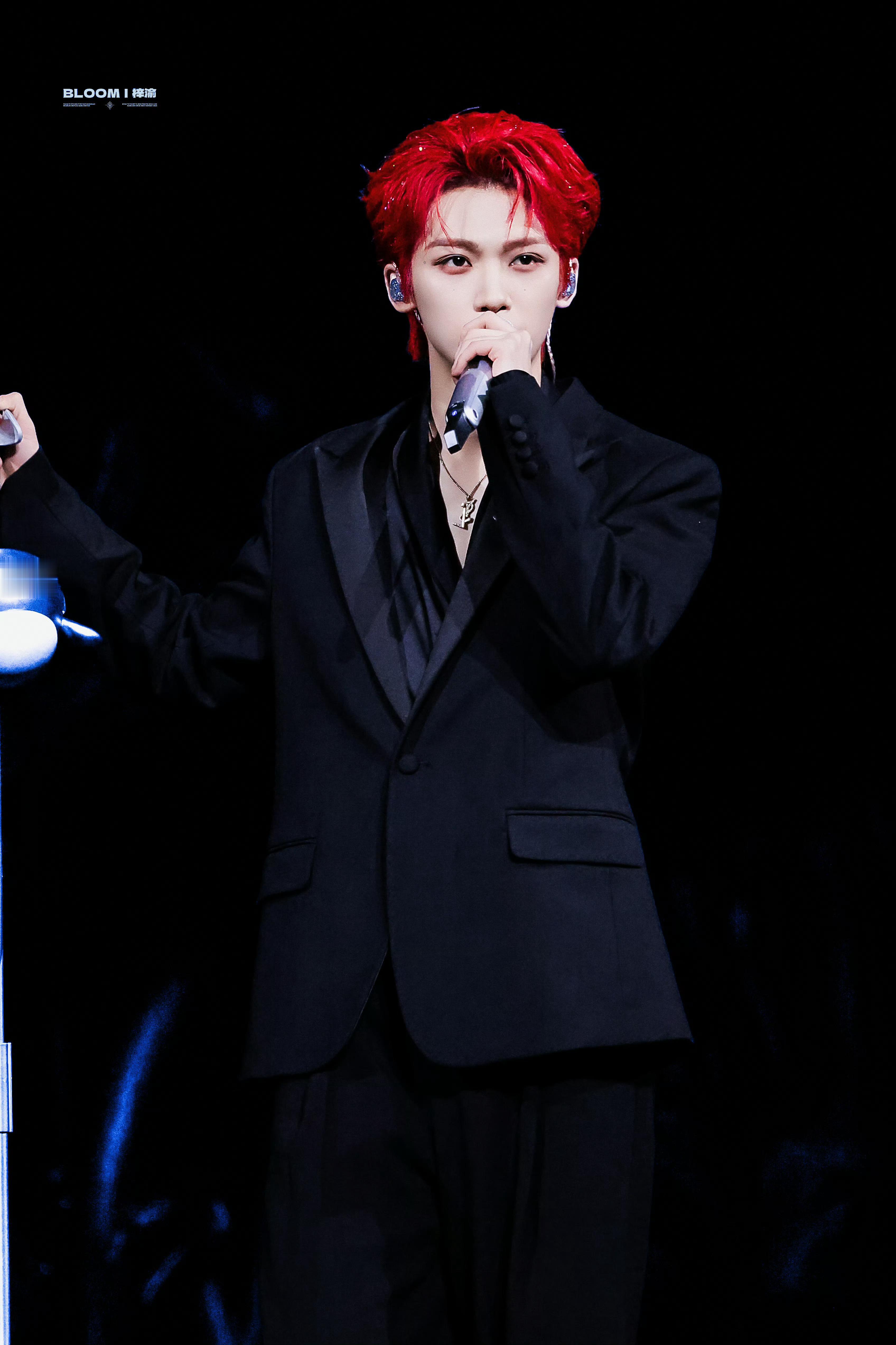 梓渝完成一次挑战梓渝武汉演唱会顺利结束，发文“又完成一次挑战”，三天连开挑战成功