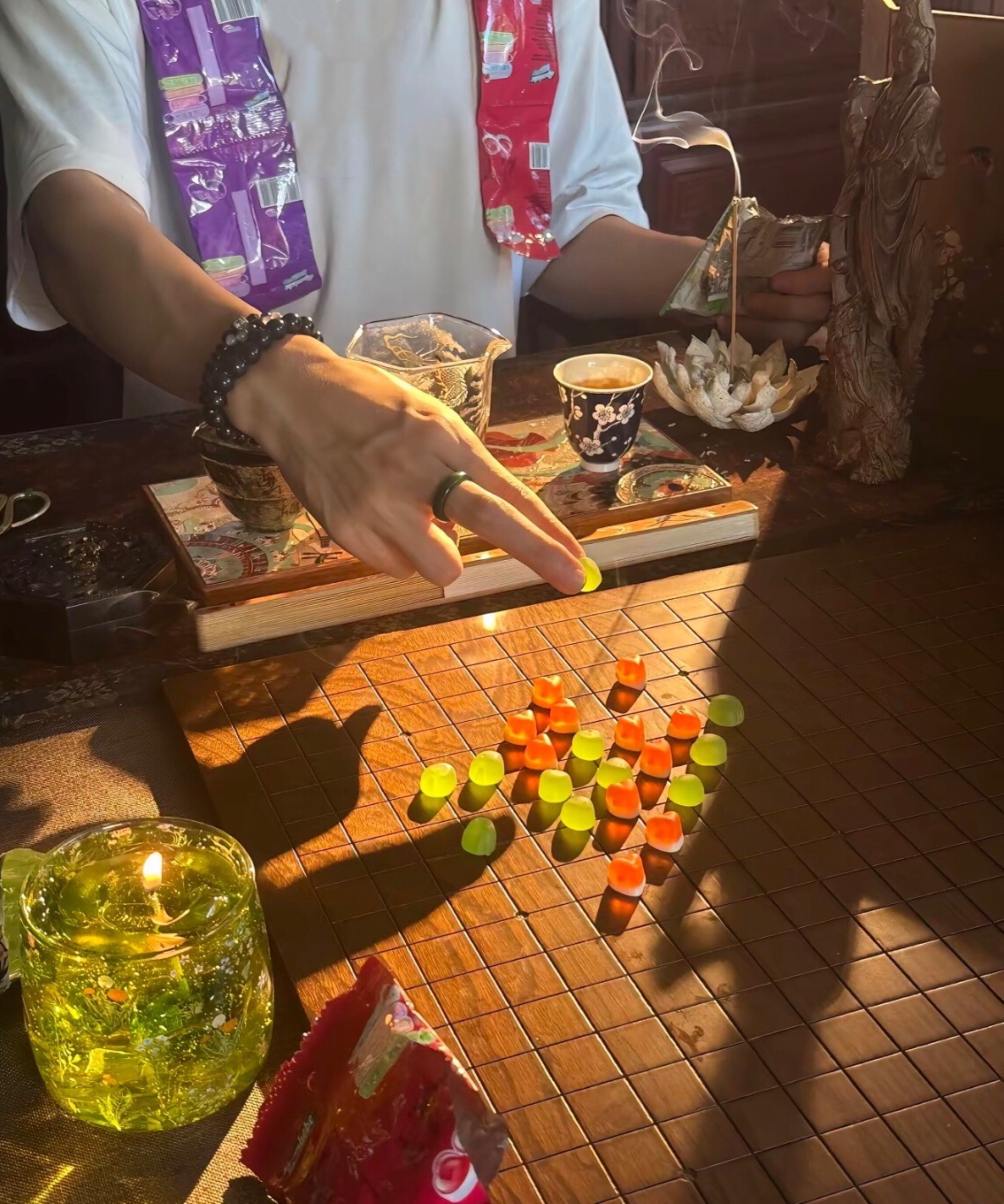 大学生最有胜负欲的一集在吃一种很有竞技性的软糖，就这样为了食欲燃烧智力校园v计划