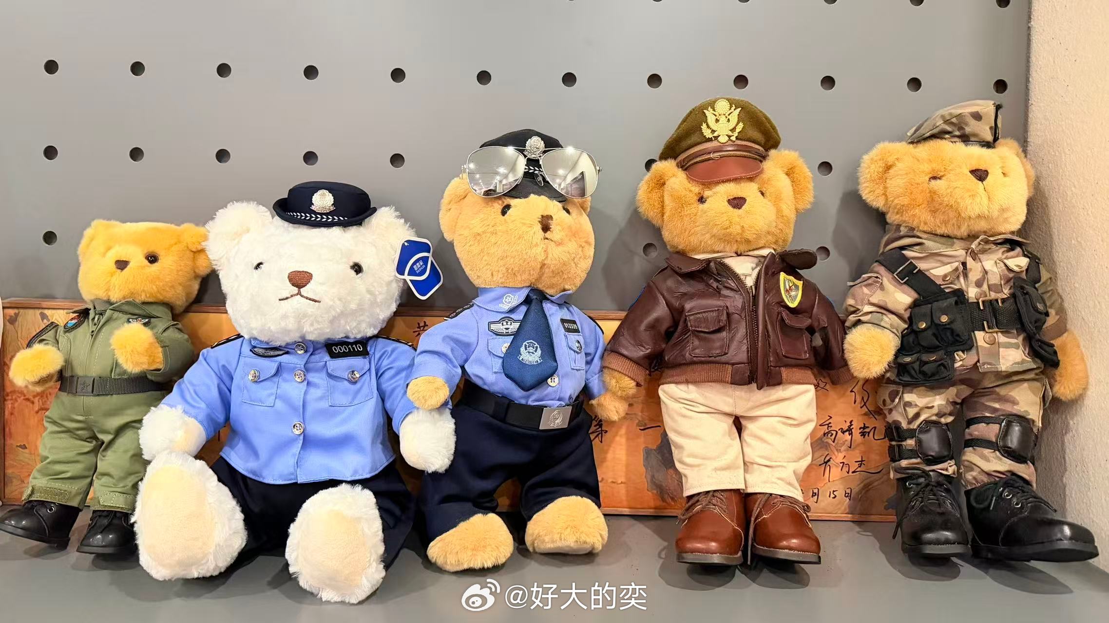 这个人手上有很多只小熊，得空我忽悠俩出来给大家抽了。