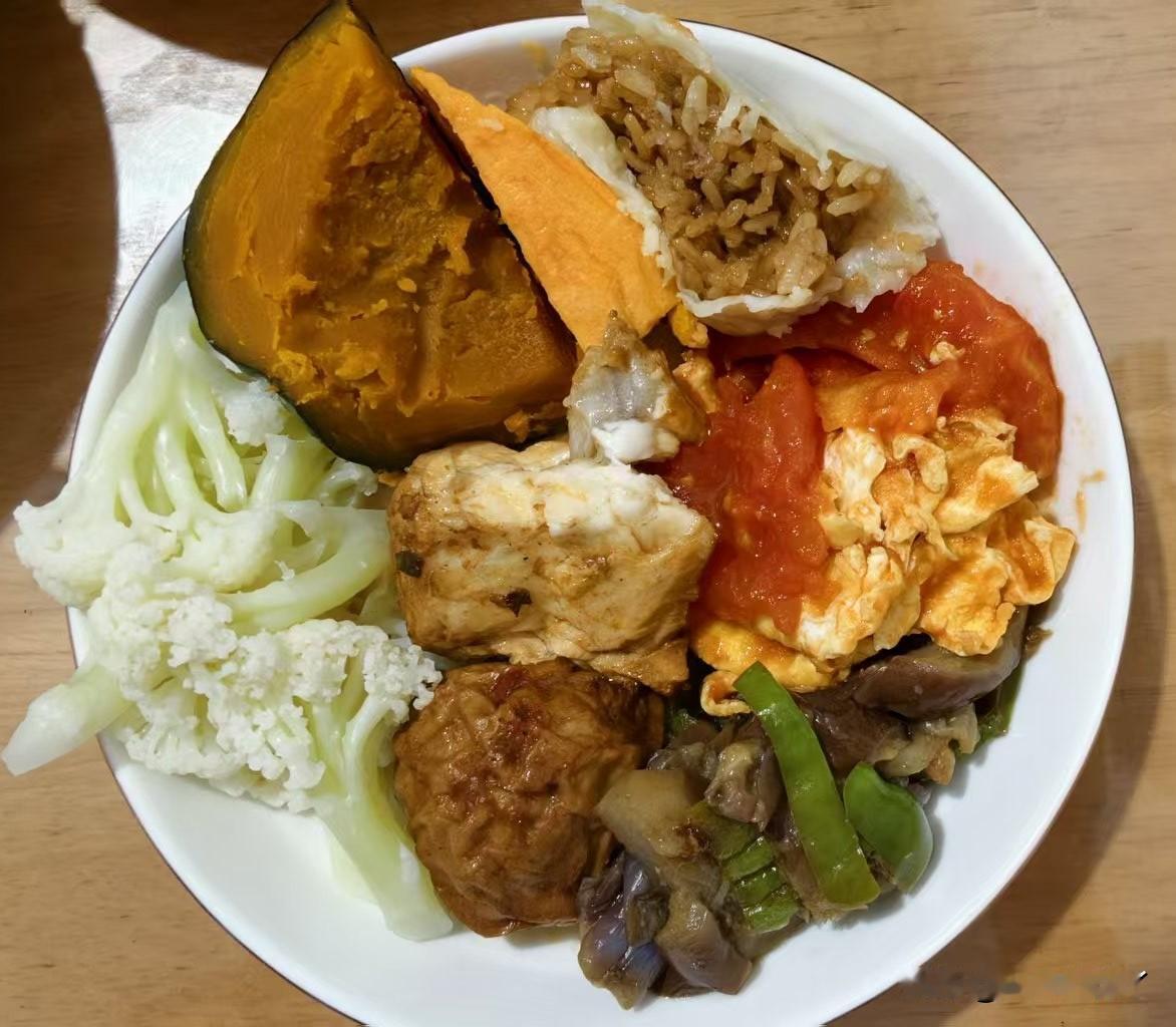 我觉得我自己吃的不多，可是当我把一顿吃的东西放在一起，我震惊了——真不少！
这样