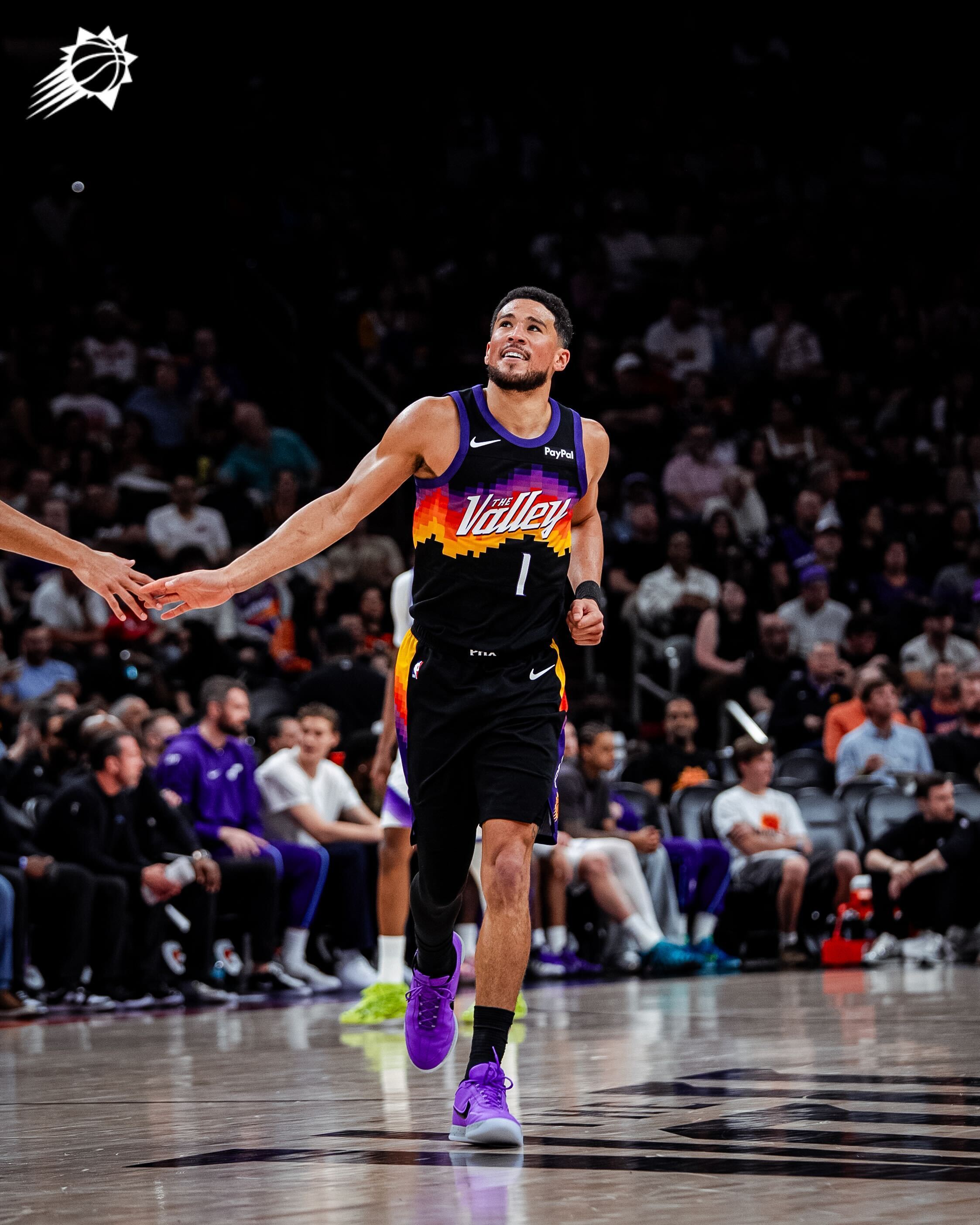 🎒 BOOK 本场获得 26分3篮板8助攻1抢断1盖帽填满数据栏 🎉菲尼克斯