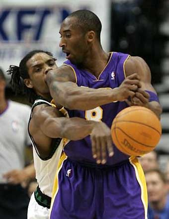 Kobe Bryant 哎嘿 大意了科比