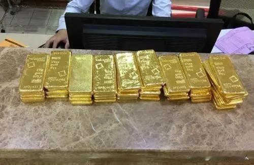 生下孩子给20根金条！？江苏昆山，一女子怀孕2个月，没想到丈夫却遭遇车祸身亡。公
