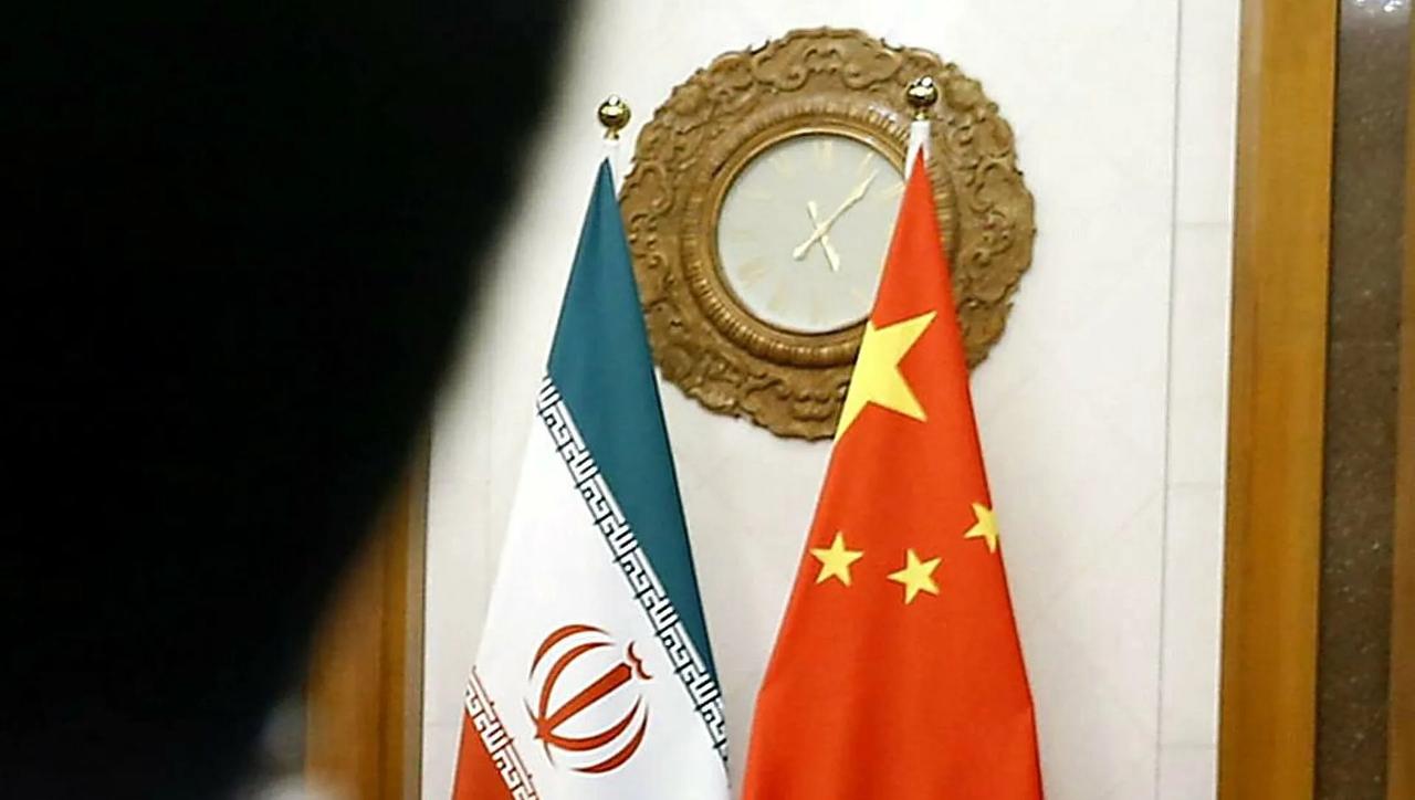 同样面对美国的压力，同样拥有悠久的文明，同样不缺资源和人口，为什么中国能够一步步