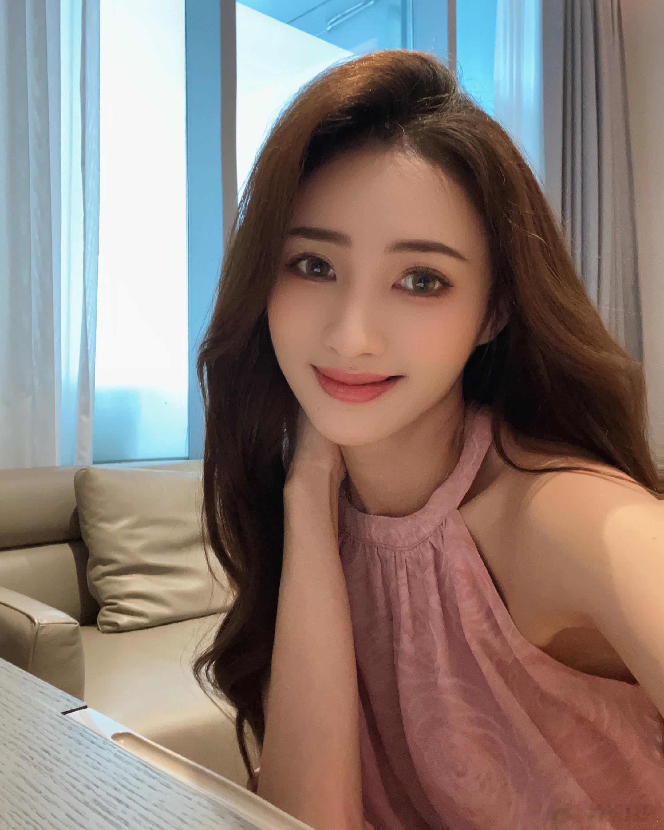 夏至已过，蝉鸣声声夏日消暑计划里怎能少了丝姐美照的陪伴～[哇] ​​​