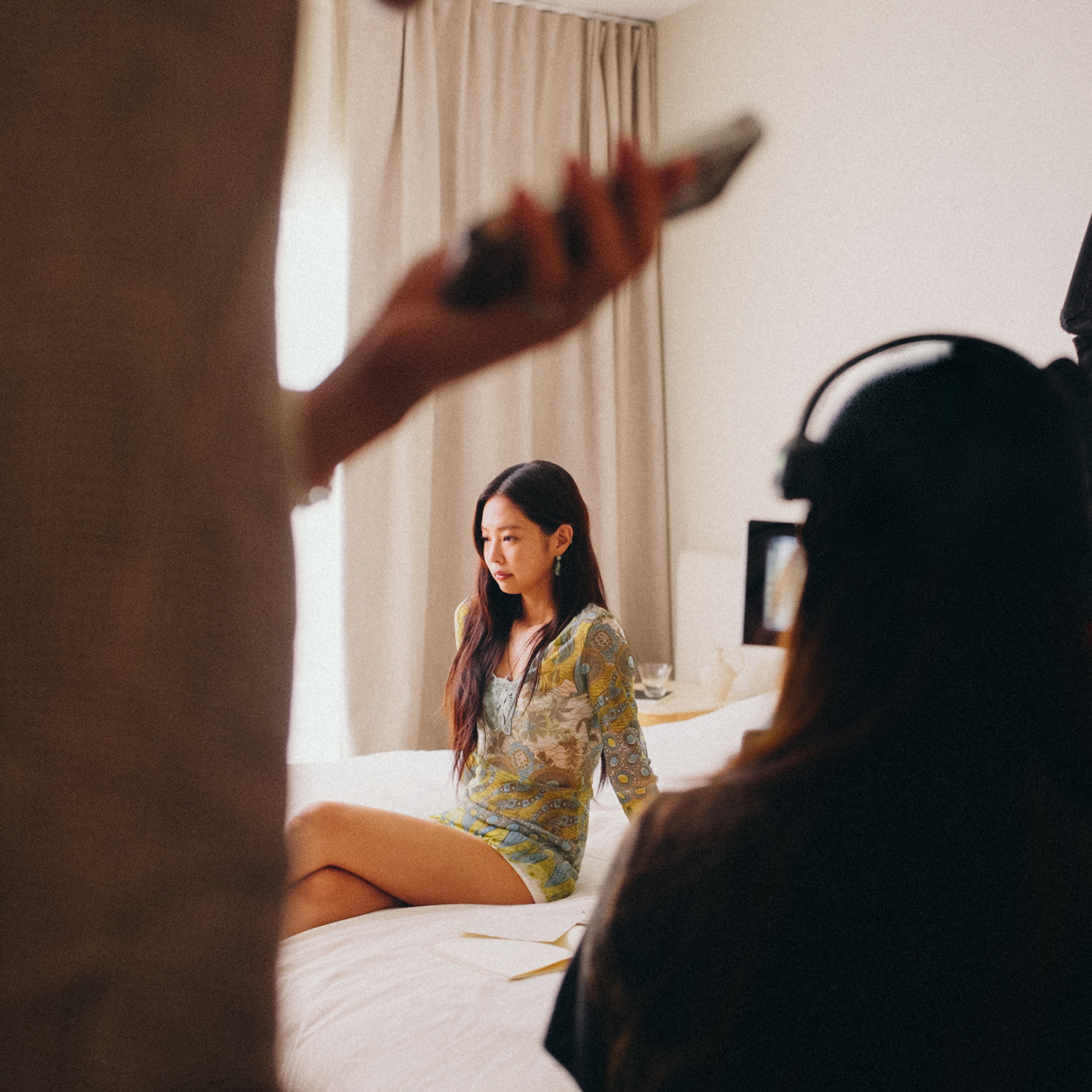 Jennie更新our home for “Less than a Lover.