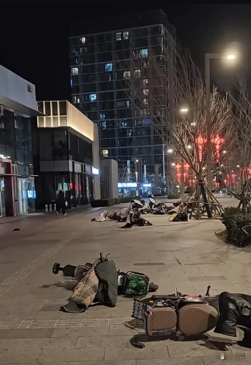 好久没感受
北京这么大的风了[笑哭]
“当前，北京处于大风黄色预警、森林火险橙色