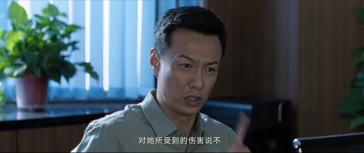 《不完美受害人》中所有的角色，最不能理解的就是钟楚曦演的晏明。作为观众，我们站在