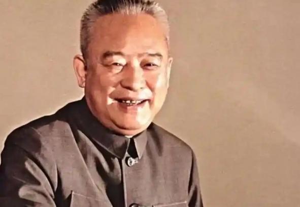 1960年，石油部长余秋里为救大庆油田，请求罗瑞卿派飞机运5吨焊条，却被罗瑞卿怒