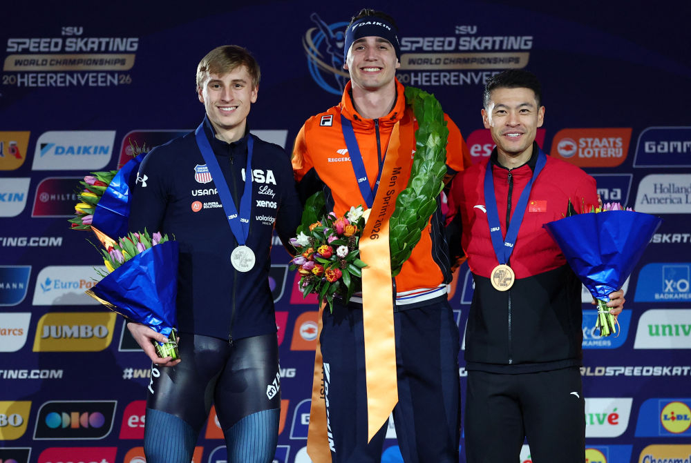 冬奥会 当地时间6日，在荷兰海伦芬举行的速度滑冰短距离和全能世锦赛中，米兰冬奥会