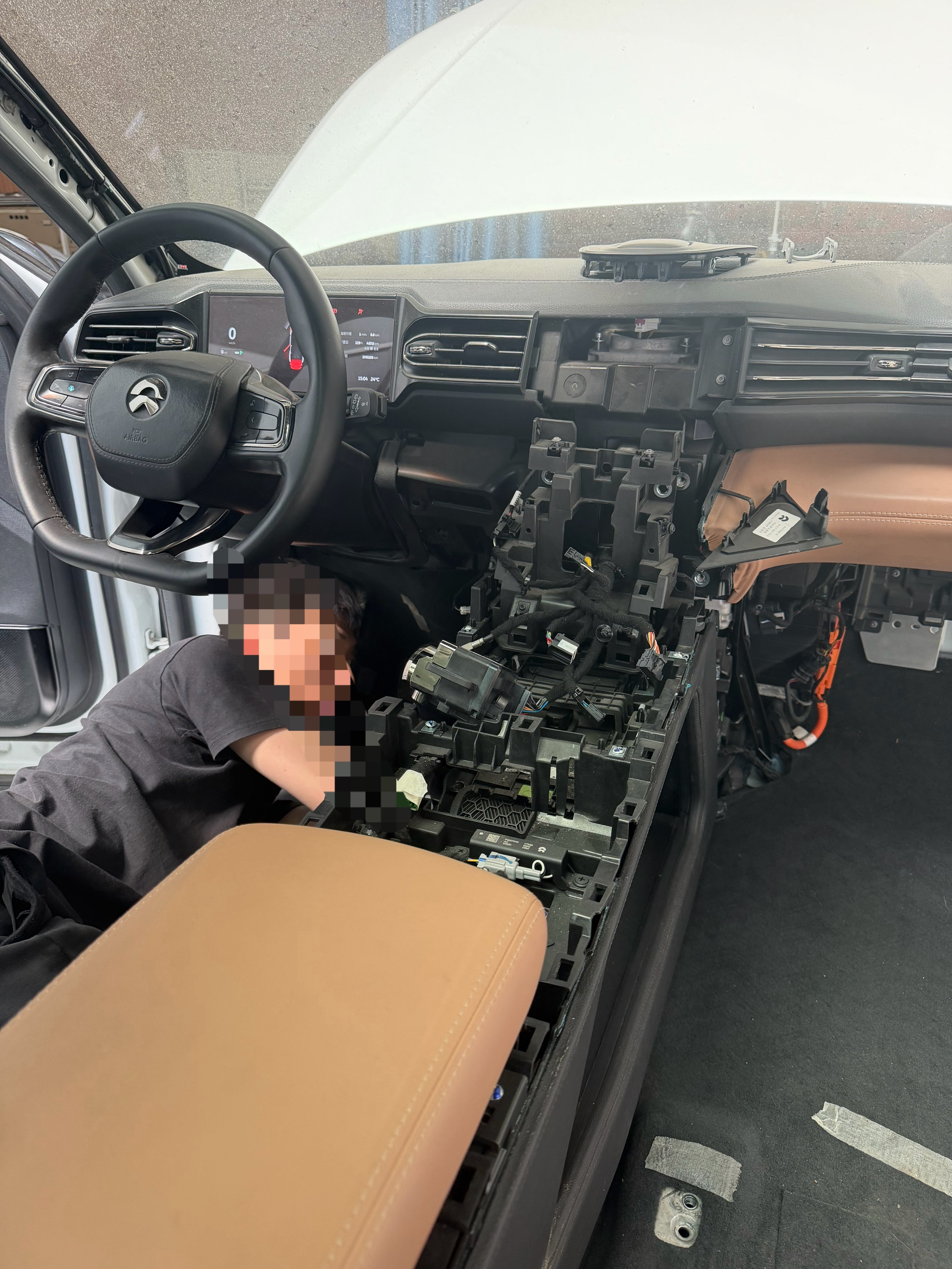 今天也当了一把装车师傅，把100万公里的蔚来ES6恢复如初，继续当工作车使说实话