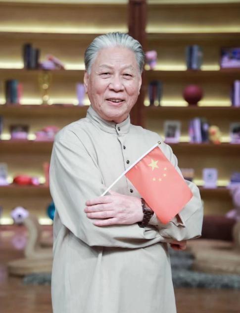 郭法曾演刘少奇，竟被人当街喊“刘主席”上车，这到底是演技太好，还是观众入戏太深？