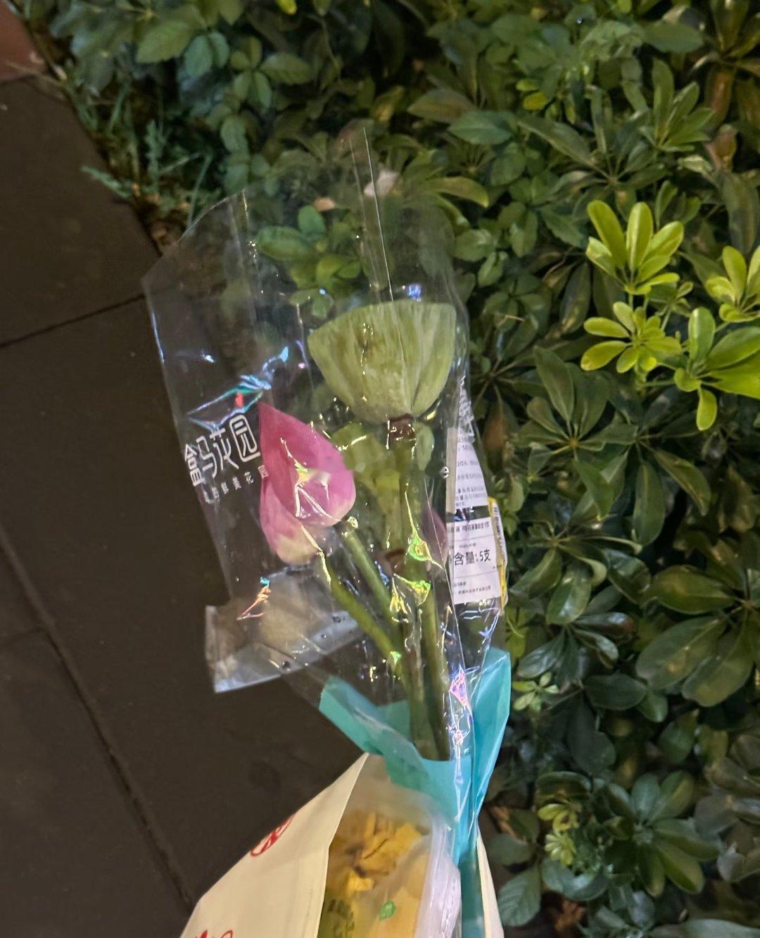 我不太喜欢回首过去就像我在7月不会想念6月的时光只是想说我以为新冠离我们越来越远