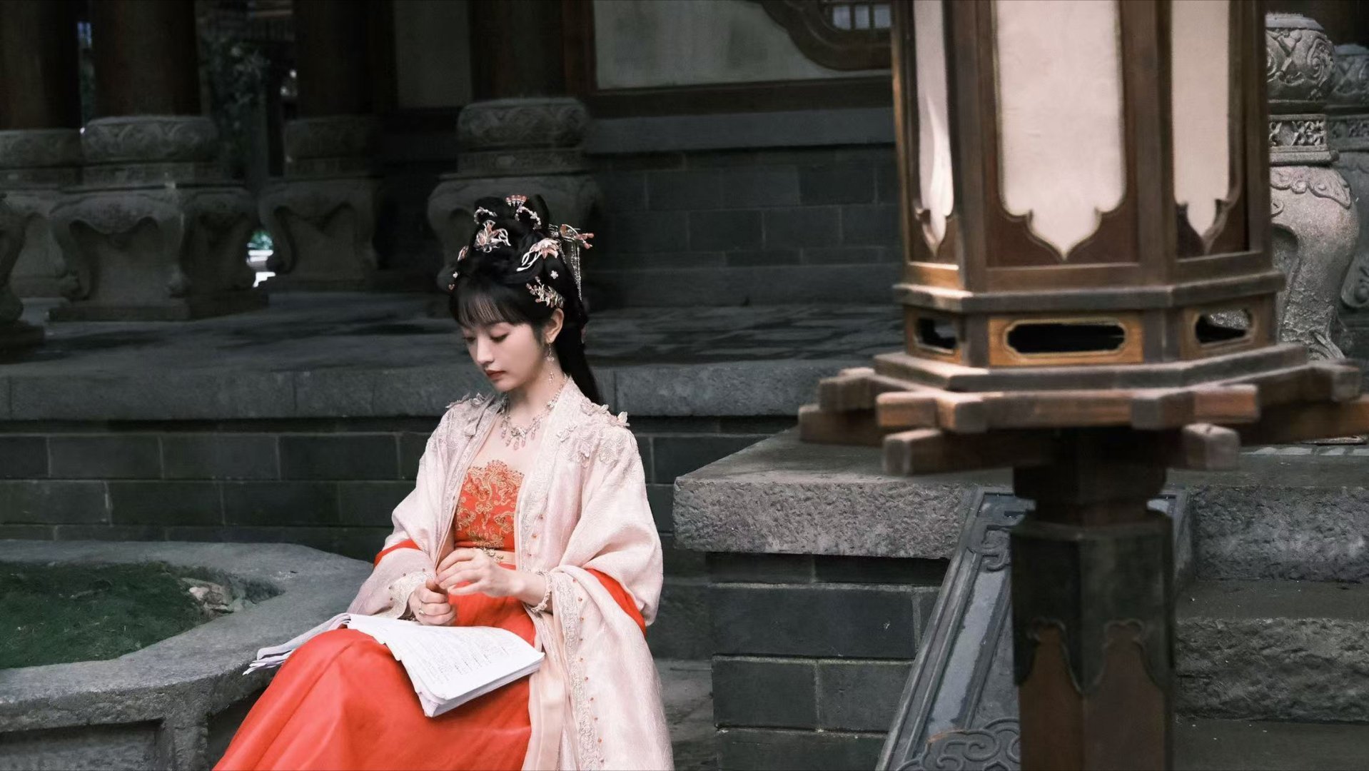 田曦薇一些临安来过的瞬间  田曦薇大奉打更人plog  田曦薇《大奉打更人》pl