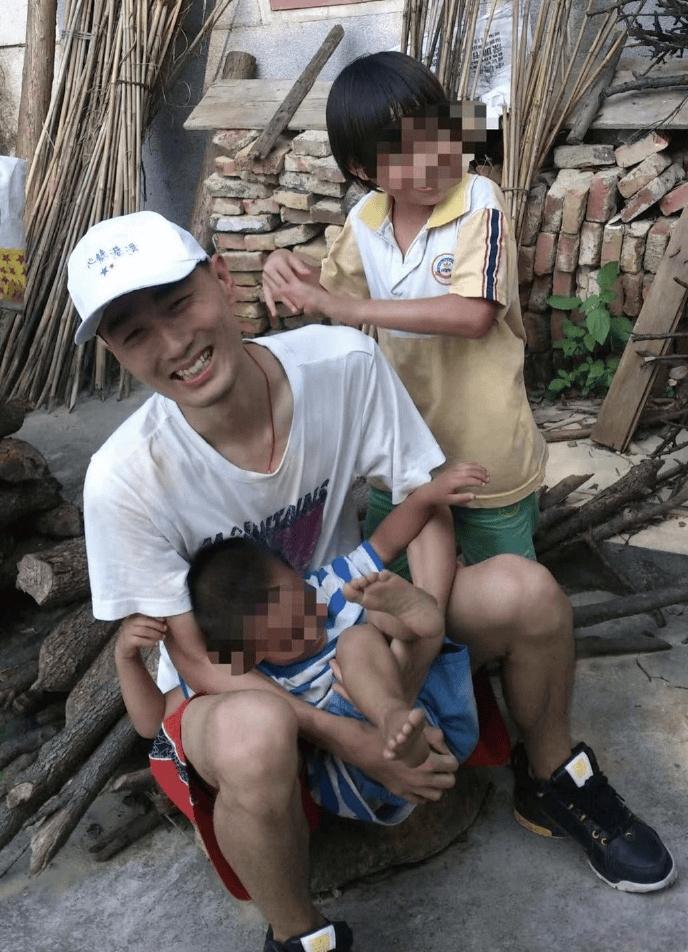 32岁程序员猝死，39万“封口费”妻子只拿到4万-6万，这世道太寒心了！
 
谁